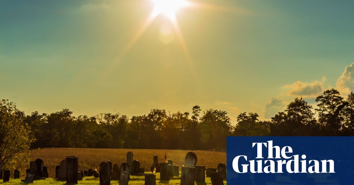 গ্রাহাম সুইফট রিভিউ দ্বারা বারোটি যুদ্ধোত্তর গল্প-একজন বুকার বিজয়ীর কাছ থেকে ভুতুড়ে দৃষ্টিভঙ্গি | ছোট গল্প