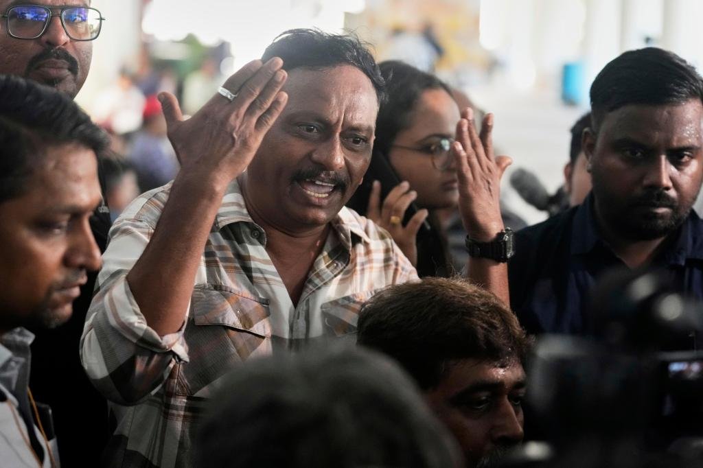 অ্যারোর ডেড ইন ভারতে মৃতরা ২ 27০ -তে উঠে এসে উদ্ধারকারীরা আরও বেশি সংস্থা খুঁজে পেয়েছে - শিকাগো ট্রিবিউন