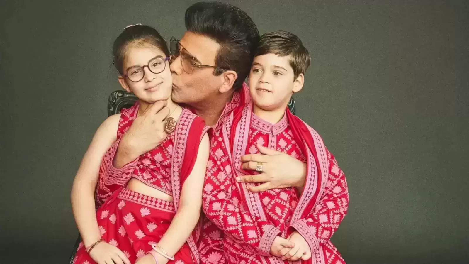 ফাদার্স ডে | করণ জোহর বলেছেন যে তার বাচ্চাদের 'মায়ের ভালবাসার' অভাব নেই, স্বীকার করেছেন তারা এখন 'তারা কীভাবে এই পৃথিবীতে এসেছিল' জিজ্ঞাসা করে | বলিউড