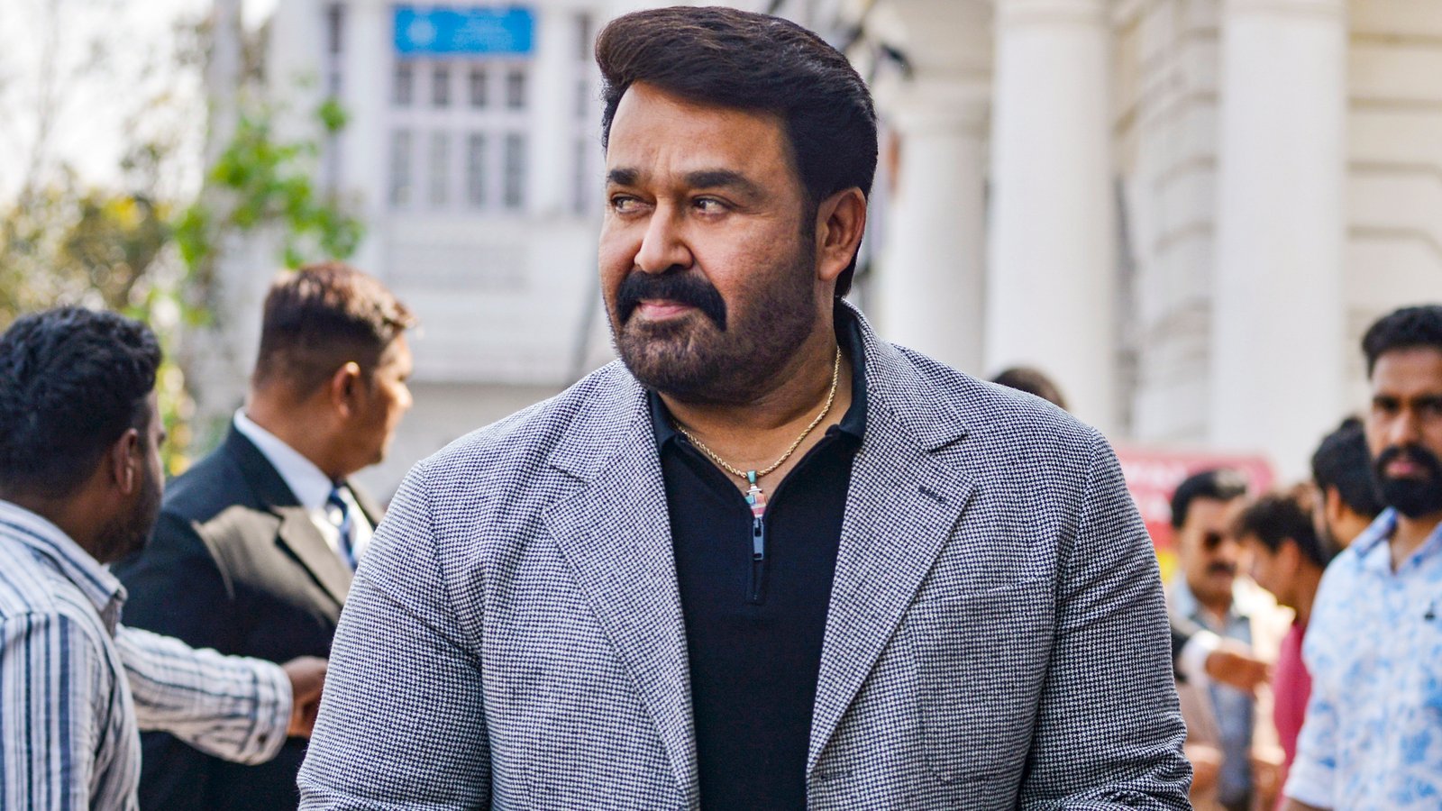হেমা কমিটির সময় পদত্যাগ করার পরে আম্মার পক্ষে নির্বাচন অনুষ্ঠিত হলে মোহনলাল প্রতিদ্বন্দ্বিতা করতে অস্বীকার করেছেন