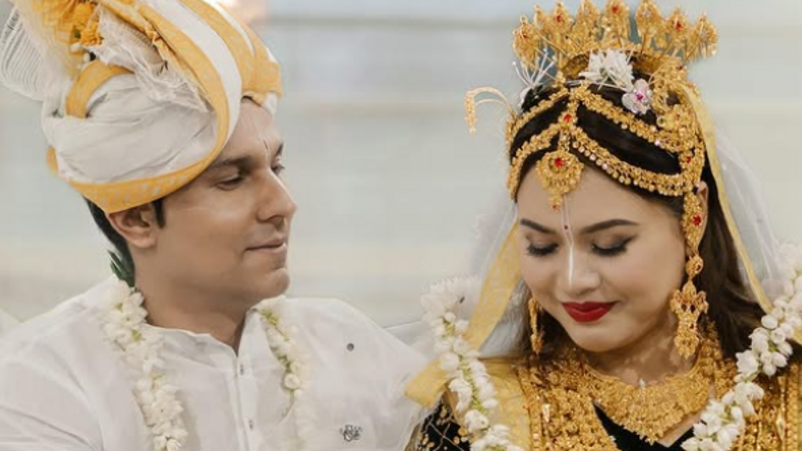 রণদীপ হুদা বলেছেন যে তাকে 'প্রাইয়ের জন্য একটি বাটি' দেওয়া হয়েছিল, লিন লাইশ্রামকে মণিপুরে তাদের বিয়ের সময় হাসতে দেওয়া হয়নি | বলিউড