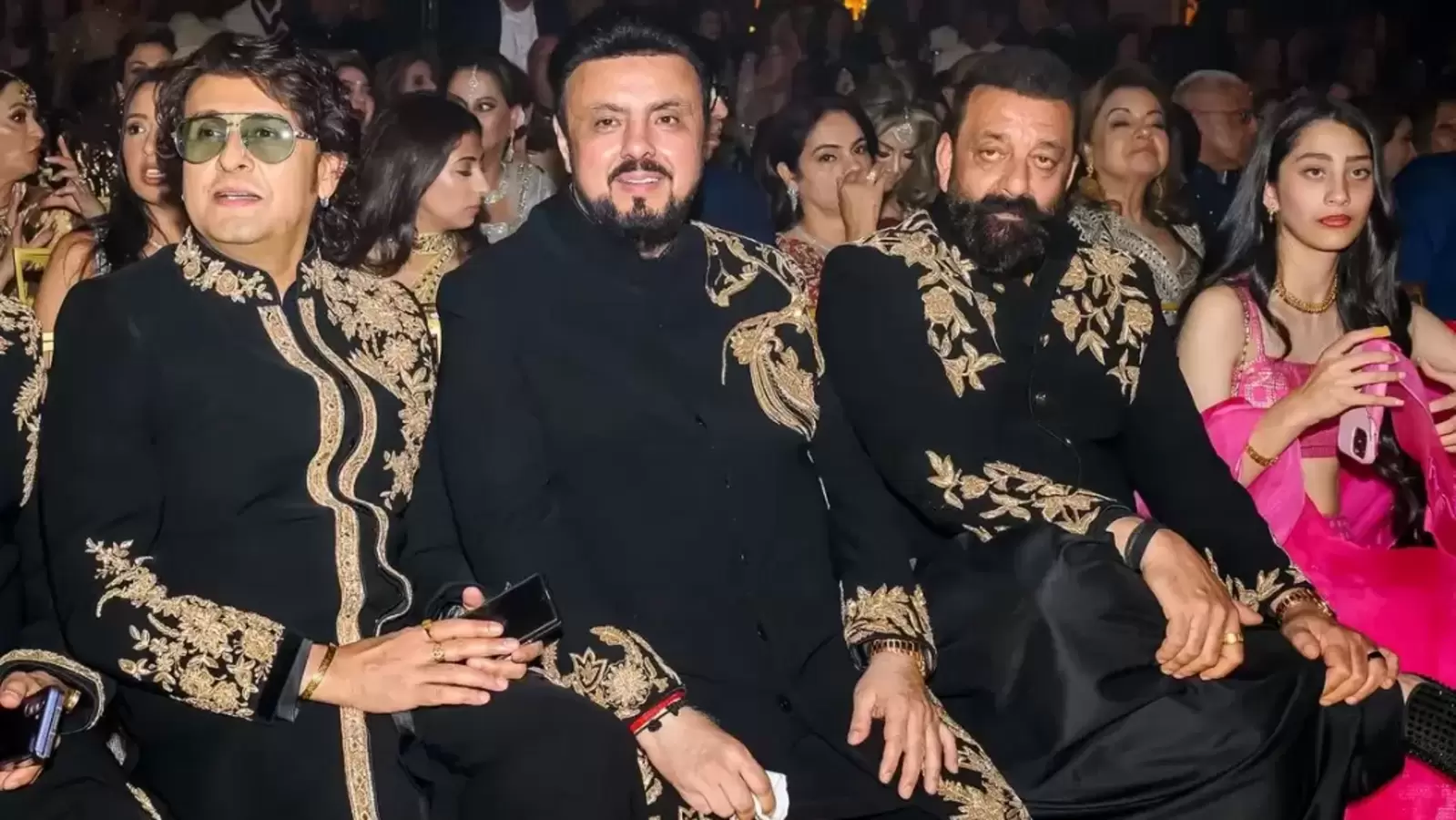 সোনু নিগম সঞ্জয় দত্তের সাথে নৃত্য করেন, 'ক্লাসেস্ট কান ওয়েডিং' ছবিগুলি ভাগ করে; ag গল চোখের ভক্ত বলিউড