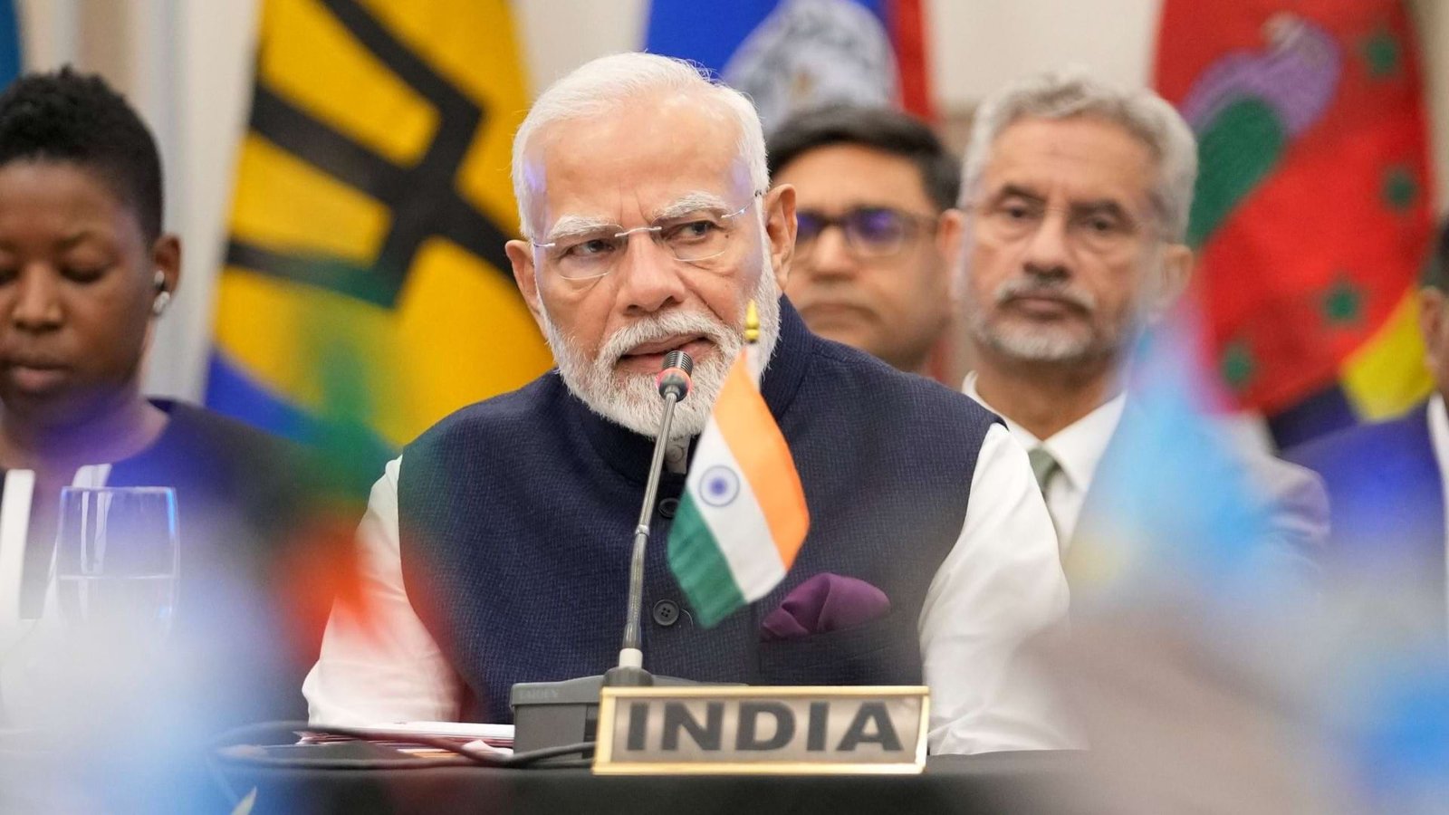 ভারতের বৈশ্বিক নেতৃত্বের উচ্চাকাঙ্ক্ষাগুলি ঘরে বসে শুরু করা দরকার
