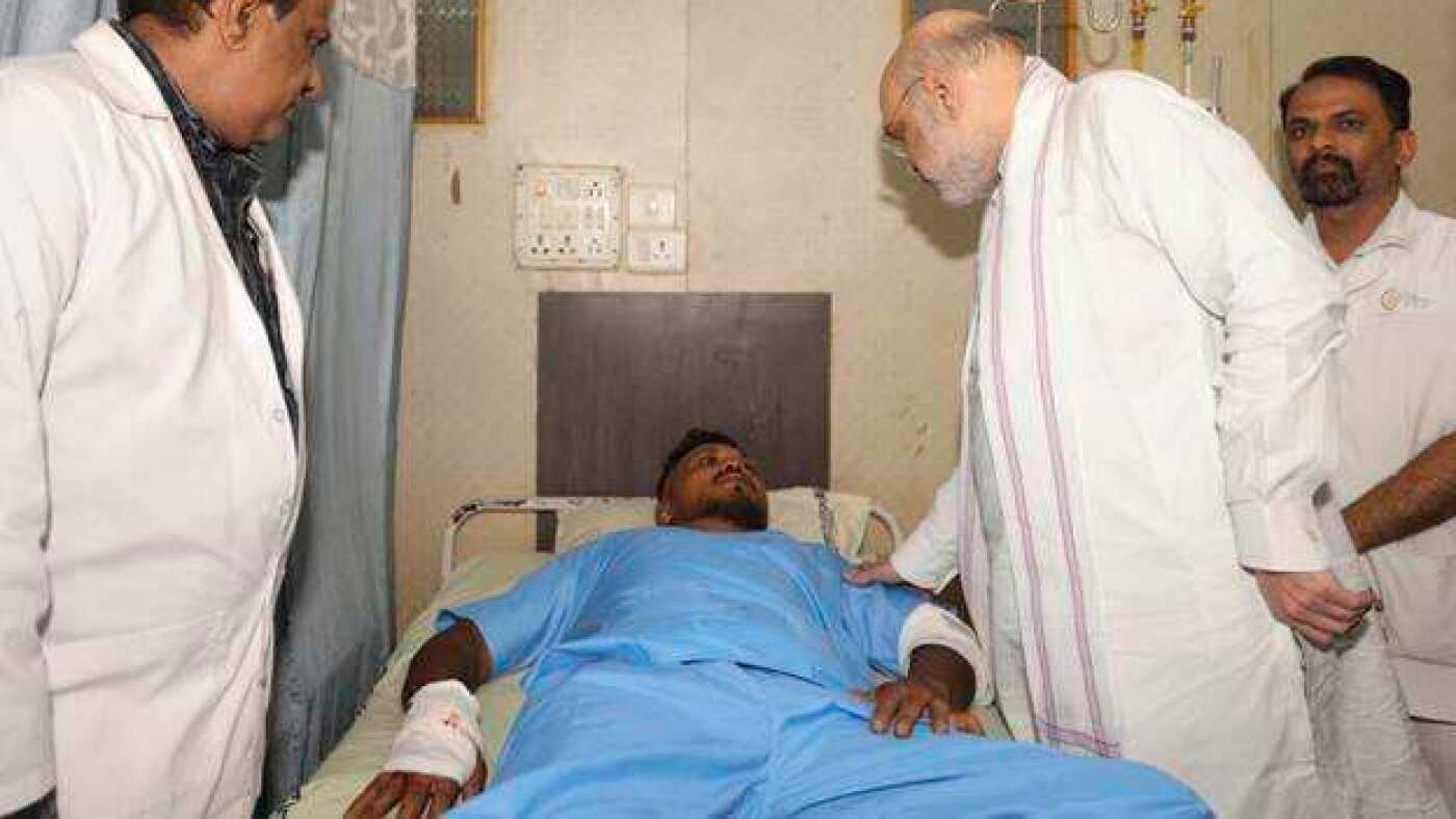 এয়ার ইন্ডিয়া প্লেন ক্রাশের একমাত্র বেঁচে থাকা তার পালানোর কথা বলেছে: এনপিআর