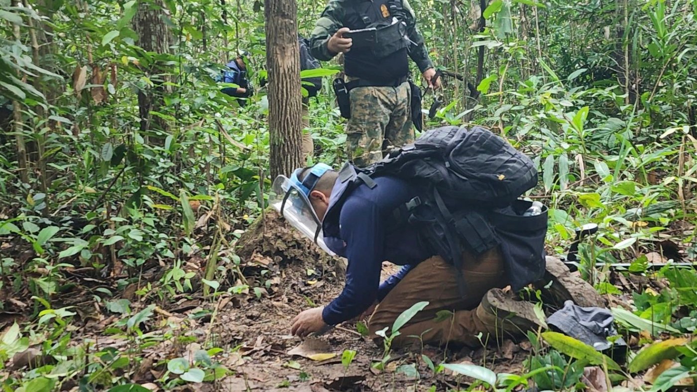 থাই এবং কম্বোডিয়ান সৈন্যরা বিতর্কিত সীমান্ত অঞ্চলে একে অপরের দিকে গুলি চালায়: এনপিআর